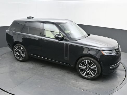 New 2025 Land Rover Range Rover SE image 40