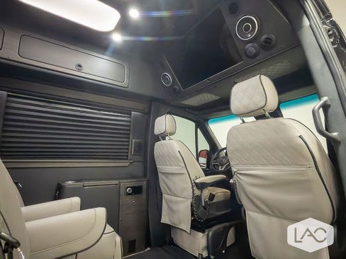 Used 2023 Mercedes-Benz Sprinter 2500 image 9