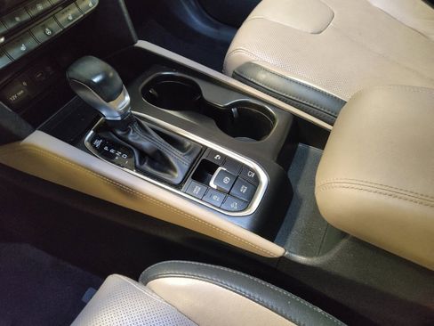 Used 2020 Hyundai Santa Fe Limited AWD/4WD image 26