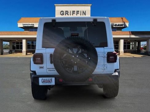 Used 2025 Jeep Wrangler Unlimited Sahara AWD/4WD image 8