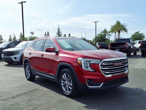 Used 2023 GMC Terrain SLT image 8