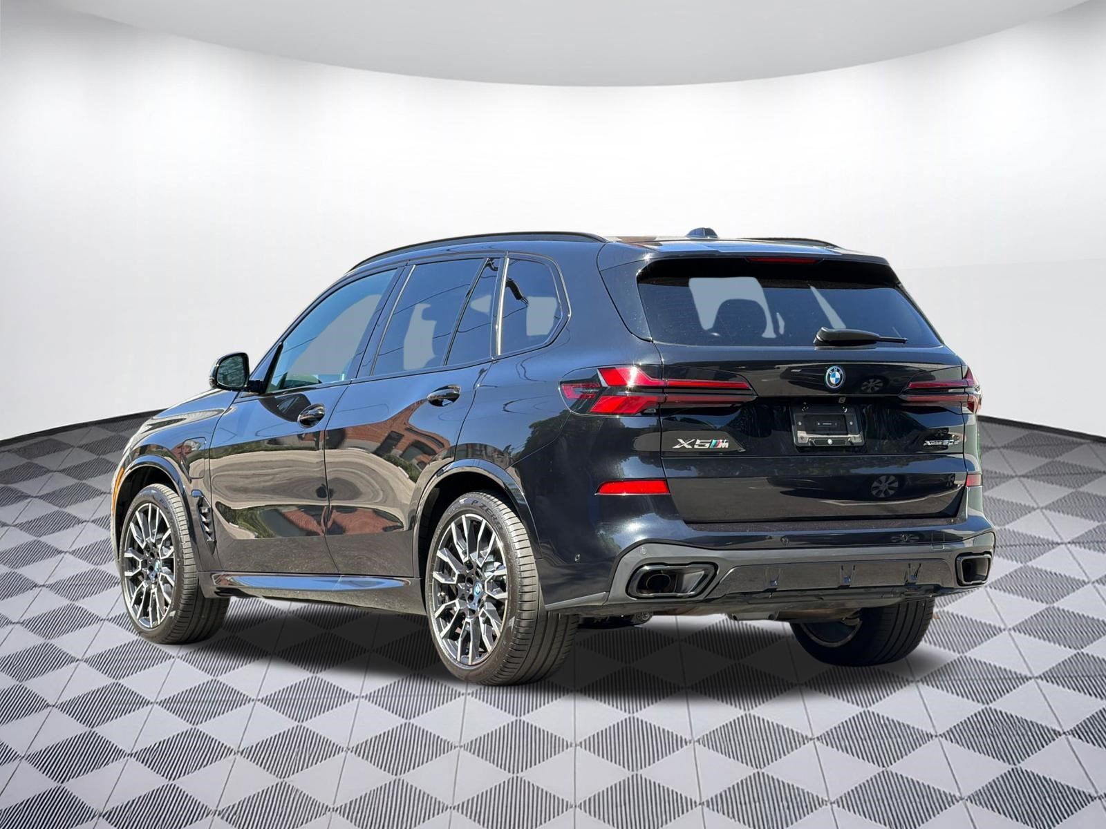 Used 2024 BMW X5 xDrive50e w/ Executive Package AWD/4WD image 3