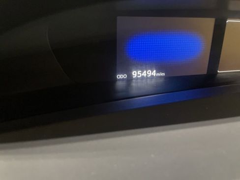 Used 2018 Toyota Prius Two image 31