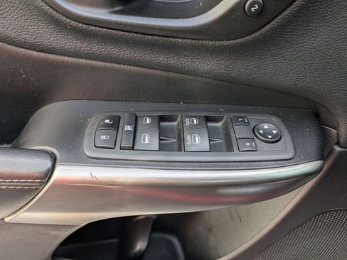 Used 2020 Jeep Cherokee Limited image 12