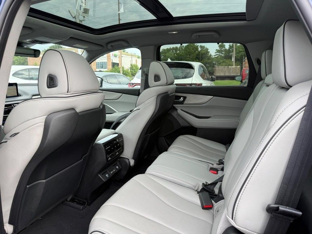 Used 2023 Acura MDX w/ Advance Package AWD/4WD image 14