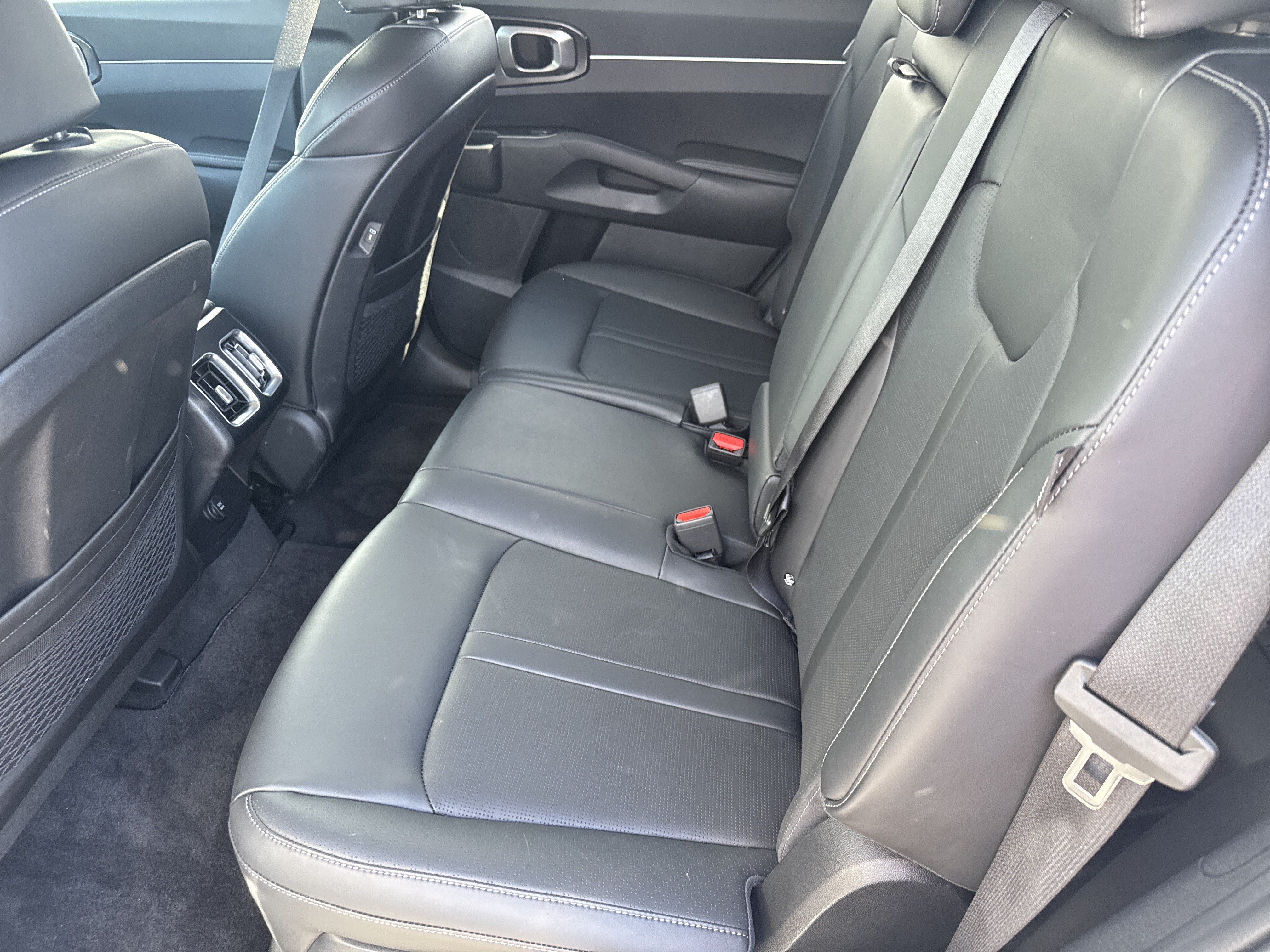 Used 2025 Kia Sorento S FWD image 11
