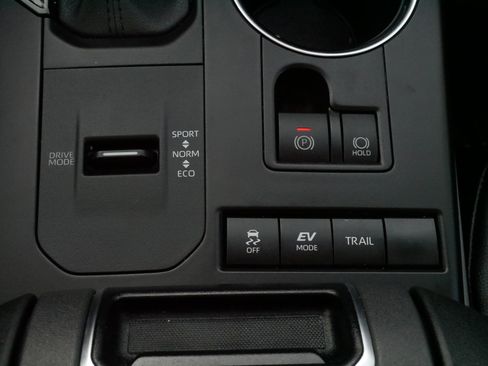 Used 2021 Toyota Highlander XLE image 25