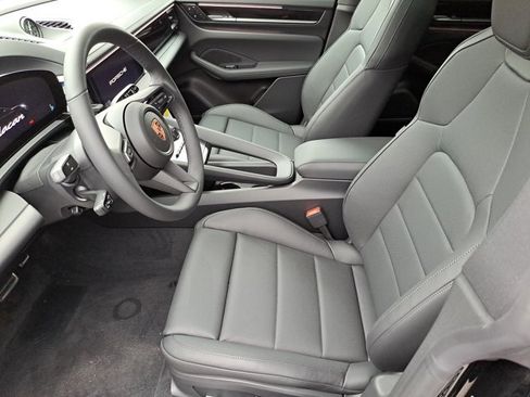 Used 2025 Porsche Macan 4S Electric AWD/4WD image 22