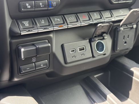 Used 2023 GMC Sierra 3500 Denali w/ Denali Ultimate Package AWD/4WD image 24