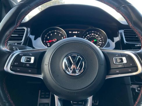 Used 2019 Volkswagen GTI SE FWD image 17