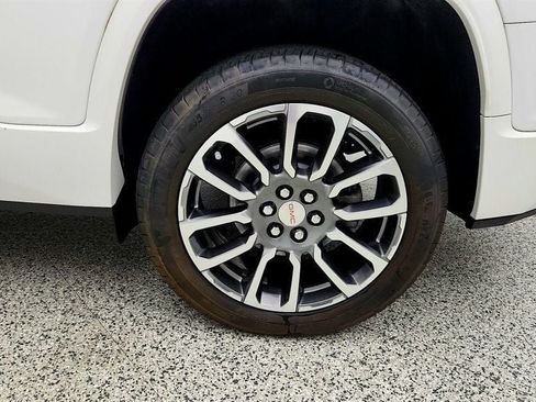 Used 2022 GMC Acadia Denali AWD/4WD image 9