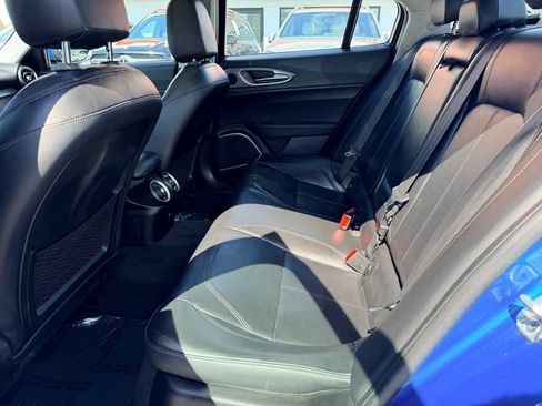Used 2018 Alfa Romeo Giulia AWD image 12