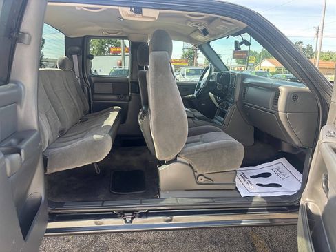 Used 2005 Chevrolet Silverado 2500 LS AWD/4WD image 26