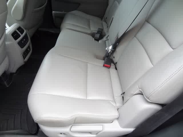 Used 2017 Honda Pilot Touring image 6