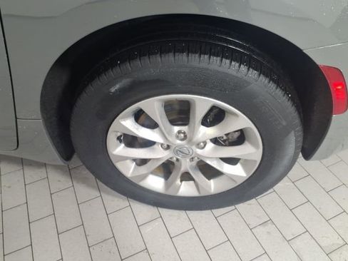 Used 2022 Chrysler Pacifica Touring-L image 8