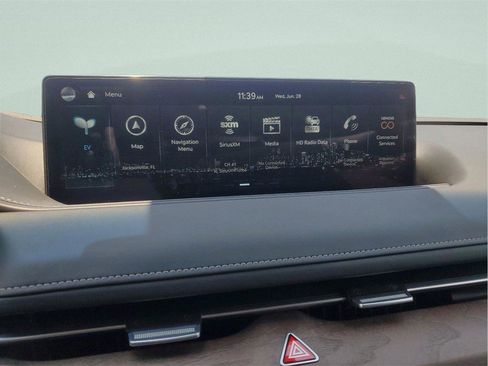 New 2023 Genesis G80 Base image 14