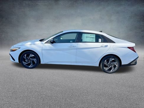 Used 2025 Hyundai Elantra SEL image 28