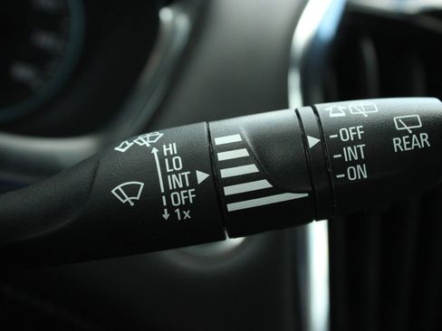 Used 2023 Chevrolet Traverse LT FWD image 37