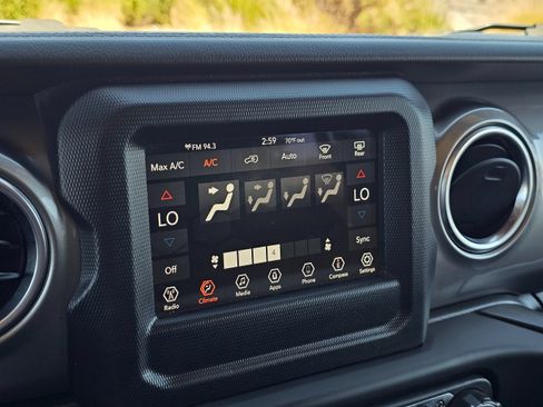 Used 2019 Jeep Wrangler Unlimited Sahara AWD/4WD image 31