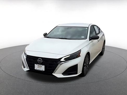 Used 2025 Nissan Altima 2.5 SV FWD image 8