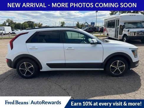 Used 2023 Kia Niro EX FWD image 8