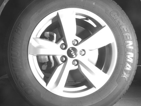 Used 2023 Kia Sorento LX image 12