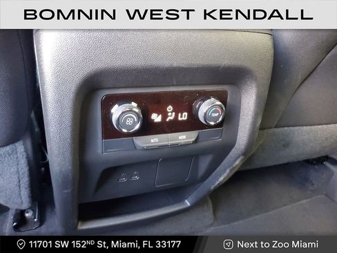 Used 2025 Chevrolet Traverse LT image 17