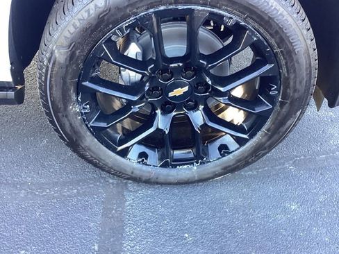 New 2026 Chevrolet Suburban Premier image 13