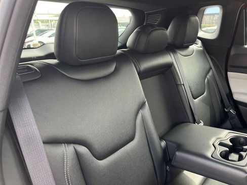 Used 2025 Jeep Compass Limited image 40
