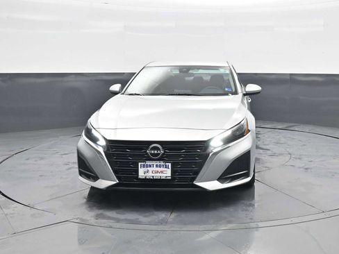 Used 2023 Nissan Altima 2.5 SV image 3
