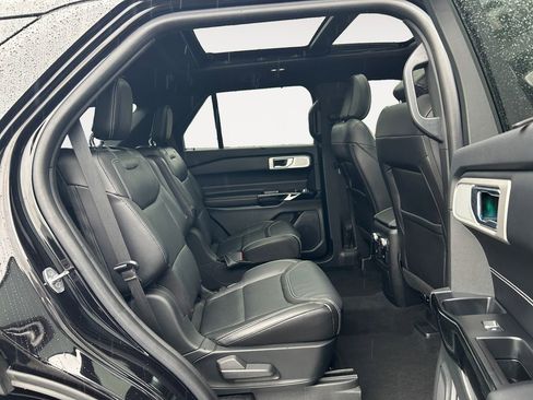 Used 2022 Ford Explorer ST w/ ST Street Pack image 11