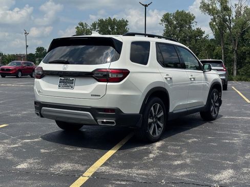 Certified 2025 Honda Pilot Touring image 4