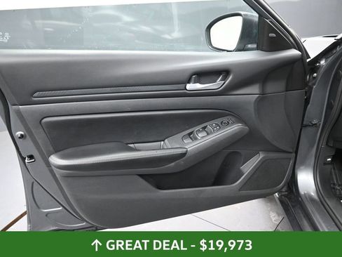 Used 2024 Nissan Altima 2.5 SV image 29