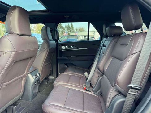 Used 2025 Ford Explorer Platinum image 11