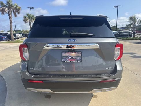 Used 2022 Ford Explorer XLT w/ Equipment Group 202A AWD/4WD image 6