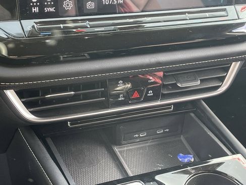 Used 2024 Volkswagen Atlas SE image 7