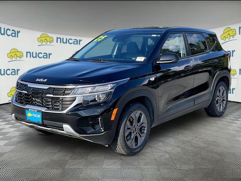 Used 2025 Kia Seltos LX AWD/4WD image 3