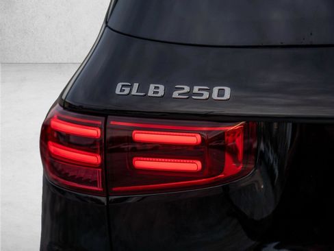 New 2026 Mercedes-Benz GLB 250 4MATIC image 8
