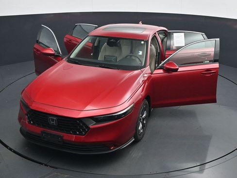 Used 2023 Honda Accord EX image 31