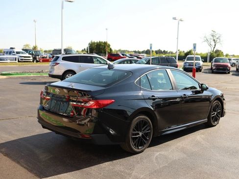 Used 2025 Toyota Camry SE AWD/4WD image 5
