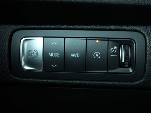 Used 2024 Chevrolet Traverse LT w/ LPO, Floor Liner Package AWD/4WD image 31