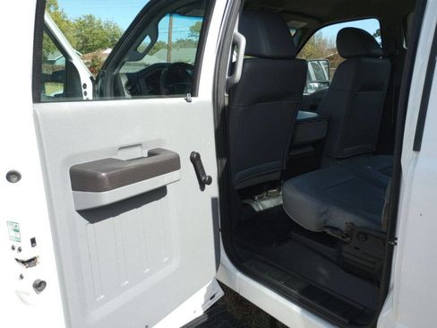 Used 2011 Ford F350 XL w/ Camper Pkg image 13