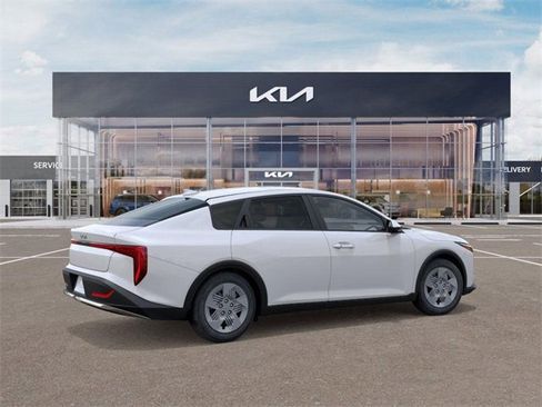 New 2025 Kia K4 LX image 6