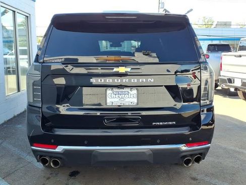 Used 2025 Chevrolet Suburban Premier AWD/4WD image 5