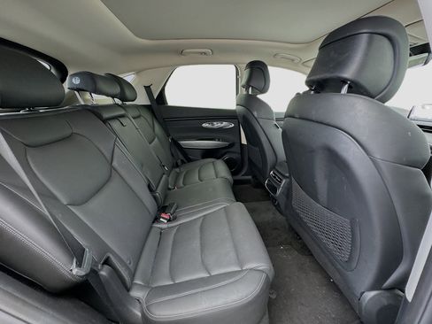 Used 2024 Genesis GV70 2.5T w/ Select Package image 18