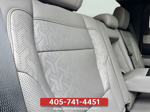 Used 2025 Toyota Tundra Limited AWD/4WD image 35