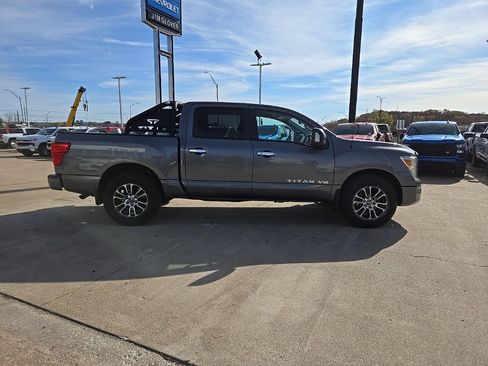 Used 2020 Nissan Titan SV w/ SV Convenience Package image 6