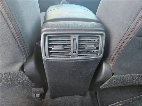 Used 2020 Nissan Rogue Sport S image 18