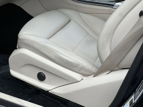 Used 2019 Mercedes-Benz GLC 300 4MATIC image 12