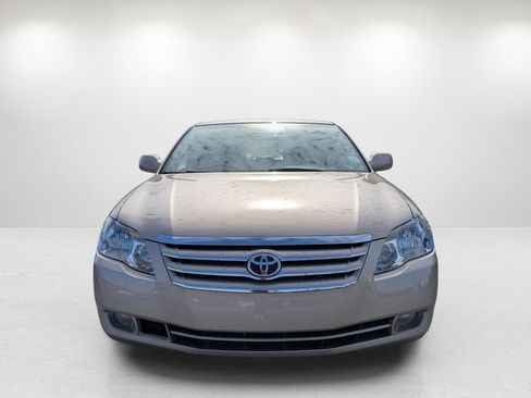 Used 2005 Toyota Avalon Limited image 2